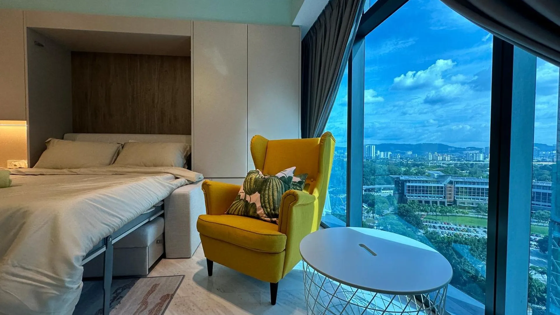 Eaton Residences Klcc By Romeo Bnb クアラルンプール アパート